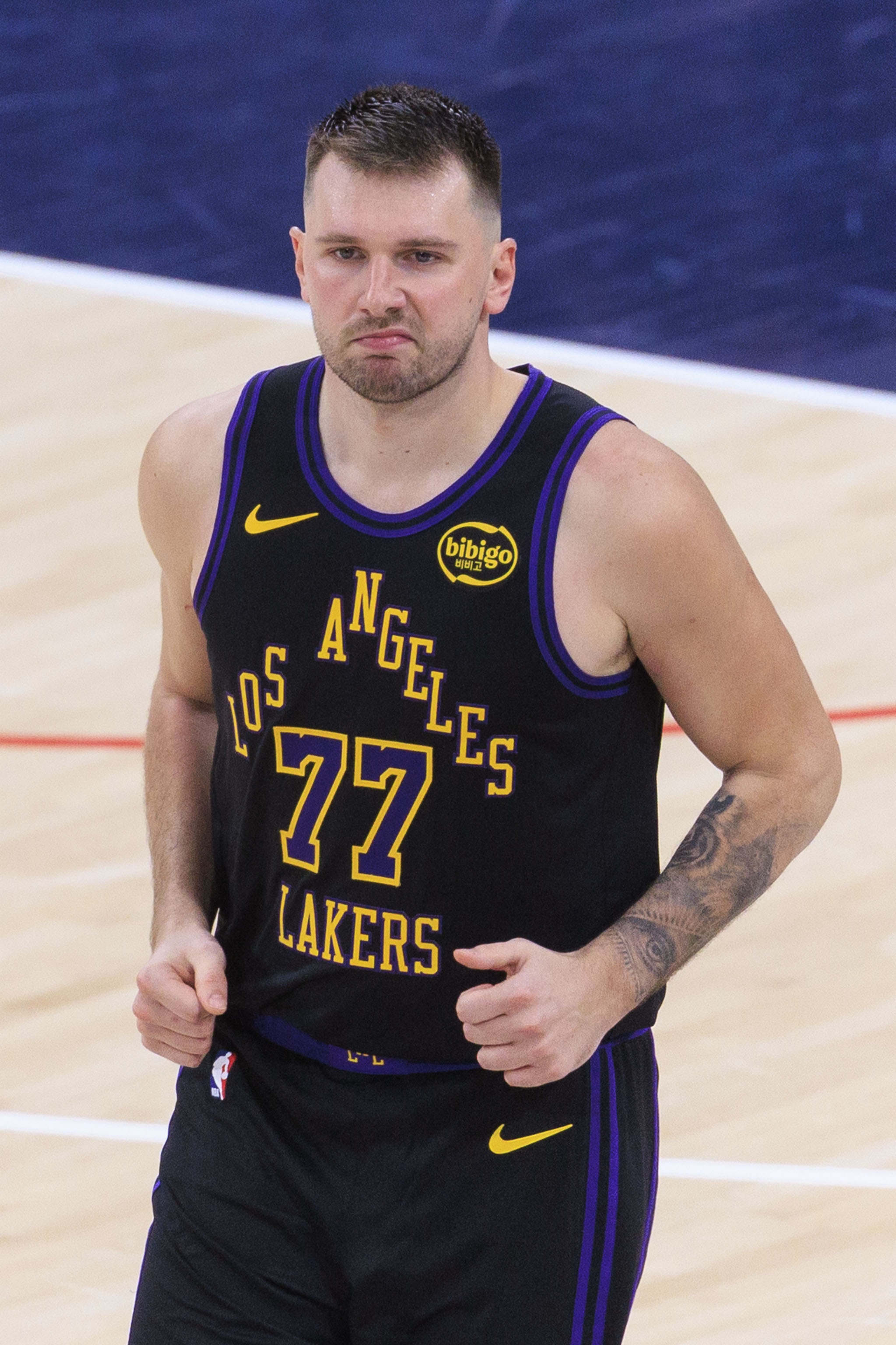 开云APp-我咋不信?东契奇:我青少年时候玩过胯下扣篮 有视频为证