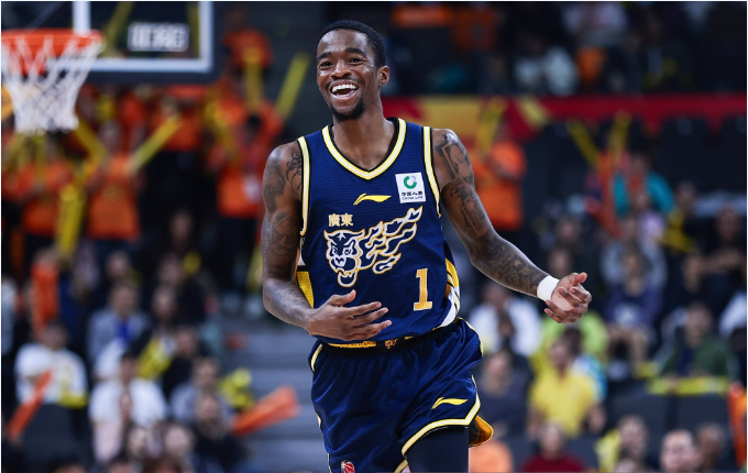 开云APp-升第一！胡明轩决战连得11分广东双杀天津 萨姆纳39分单节20分